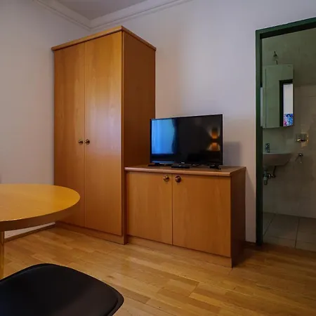 Апарт-отель Flataid Gaestehaus Graschi - Steinbergstrasse Грац