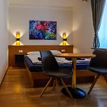 Flataid Gaestehaus Graschi - Steinbergstrasse 3*