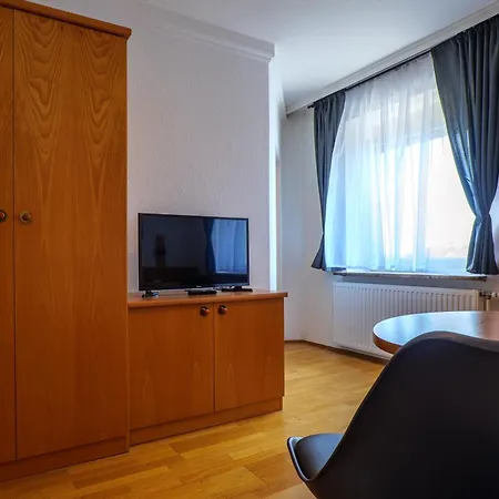 Apart-hotel Flataid Gaestehaus Graschi - Steinbergstrasse